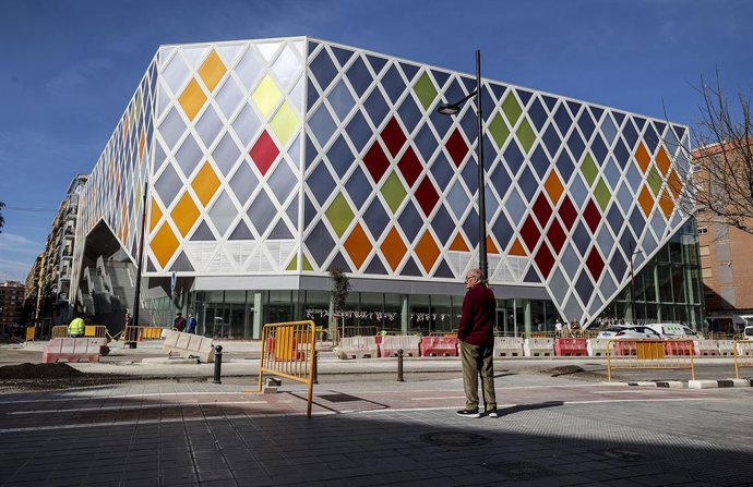 Archivo - Arxiu - Imatge d'arxiu de la façana del poliesportiu de Nou Moles.