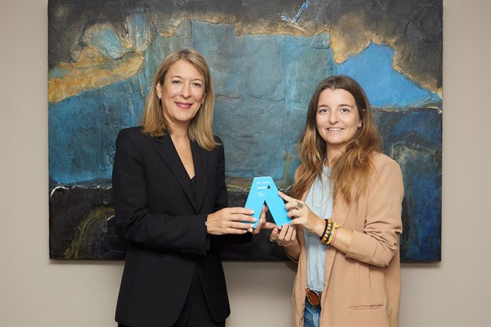 CaixaBank entrega el premio a Cristina Ballester Rigo