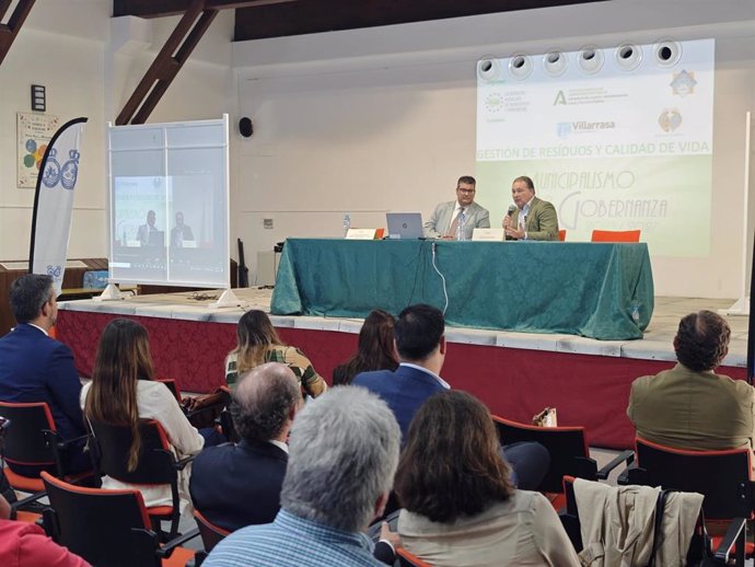 Jornada de la FAMP en Villarrasa (Huelva) paa abodar la gestión de residuos y calidad de vida.