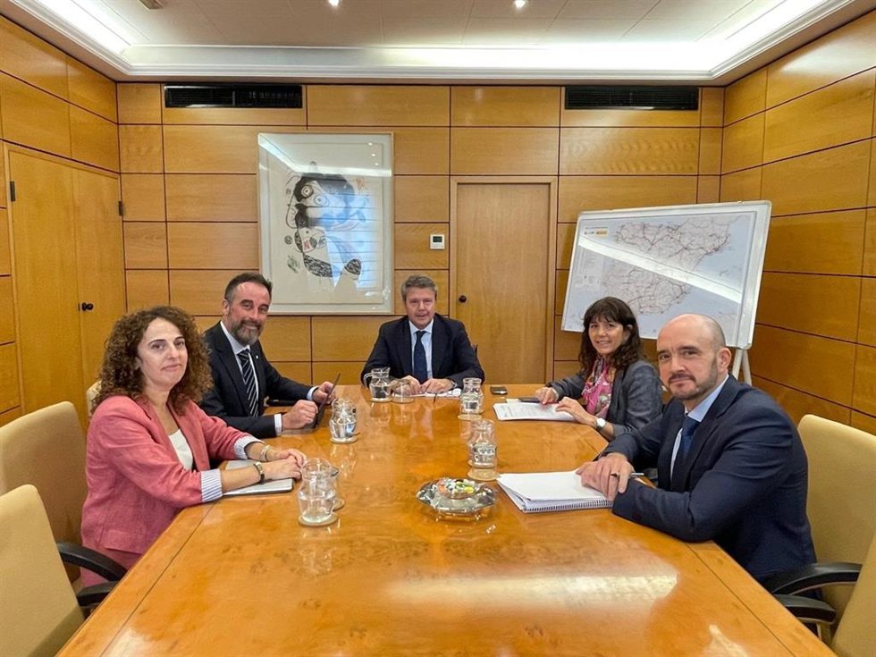 El conseller de Vivienda, Territorio y Movilidad, José Luís Mateo, se reúne con el Ministerio de Transportes y Movilidad Sostenible.