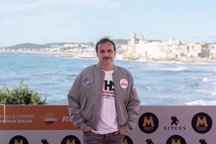El director de cine Alfonso Cortés-Cavanillas posa en el photocall en el Fest.de Sitges de la película 'Luna', a 10 de octubre de 2024