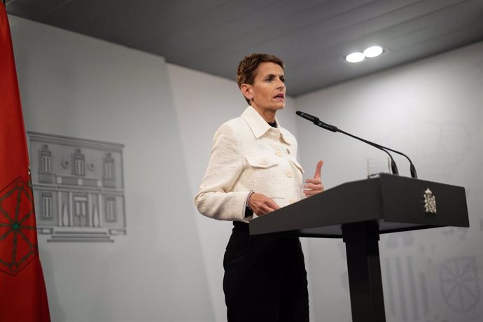 La presidenta de Navarra, María Chivite, ofrece una rueda de prensa tras su reunión con el presidente del Gobierno, Pedro Sánchez, en el Complejo de La Moncloa, a 10 de octubre de 2024, en Madrid (España). El objetivo de la ronda de reuniones del presiden