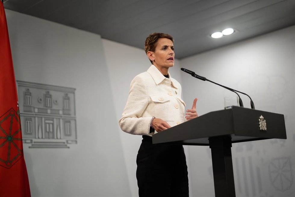 La presidenta de Navarra, María Chivite, ofrece una rueda de prensa tras su reunión con el presidente del Gobierno, Pedro Sánchez, en el Complejo de La Moncloa, a 10 de octubre de 2024, en Madrid (España). El objetivo de la ronda de reuniones del presid