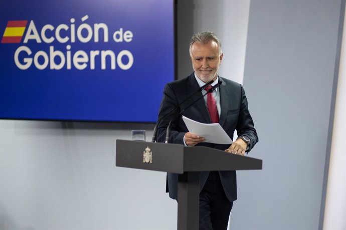 El ministro de Política Territorial, Ángel Víctor Torres, durante una rueda de prensa posterior a la reunión entre el presidente del Gobierno y el presidente de Canarias, a 10 de octubre de 2024, en Madrid (España).