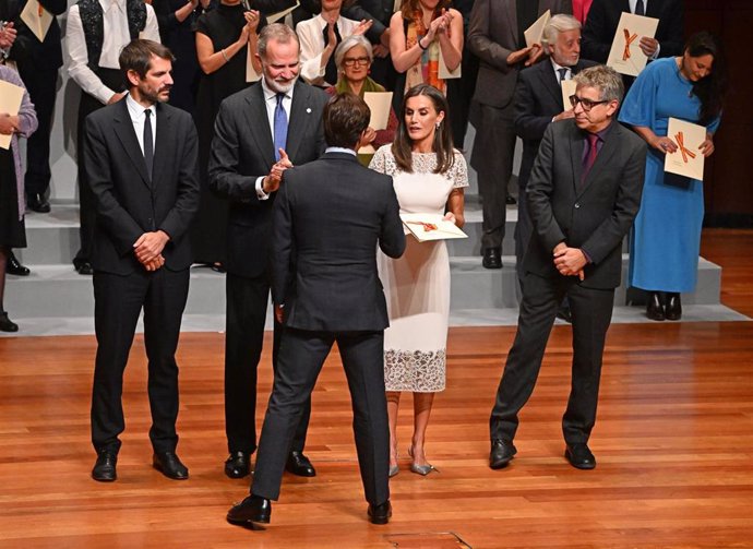 Los Reyes, Don Felipe y Doña Letizia, le entregan el Premio Nacional de Tauromaquia (2023) a Julián López Escobar “El Juli” en la gala de entrega de los premios Nacionales de Cultura 2022 y 2023 e