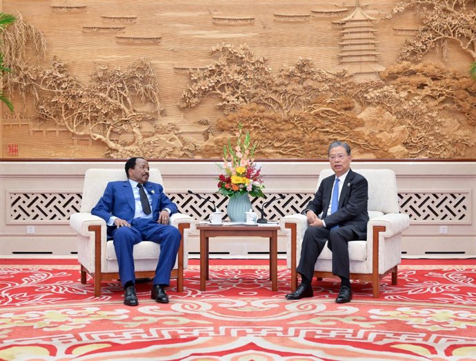 Archivo - BEIJING, Sept. 5, 2024  -- Zhao Leji, chairman of the National People's Congress Standing Committee, meets with Cameroonian President Paul Biya, who is in Beijing for the 2024 Summit of the Forum on China-Africa Cooperation (FOCAC), in Beijing, 