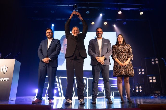 El actor italiano Fabio Testi recoge el premio 'Tabernas de Cine' de la 14ª edición de Almería Western Film Festival (AWFF).