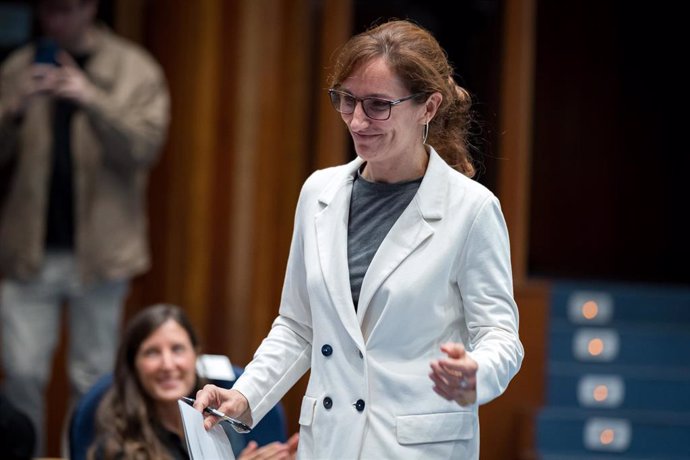 La ministra de Sanidad, Mónica García, llega a la inauguración del acto con motivo del Día Mundial de la Salud Mental - "Nuevos surcos en salud mental", en la sede del Ministerio