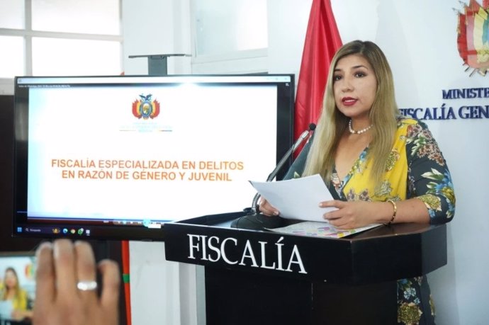 La directora de la Fiscalía Especializada en Delitos de Razón de Género y Juvenil de Bolivia, Alejandra Rocha, anuncia la detención de un ciudadano español investigado por violación de menores y pornografía