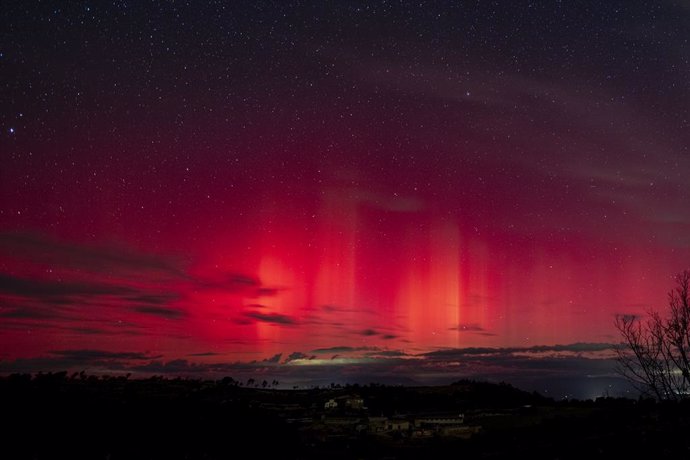 Una aurora boreal des de l'observatori astronòmic de Castelltallat, a 11 d'octubre de 2024, en Castelltallat, Barcelona, Catalunya (Espanya)