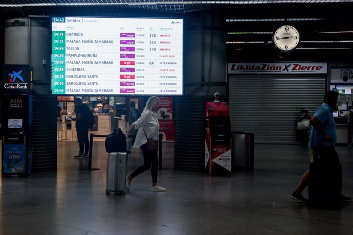 Archivo - Panel de trenes de alta velocidad en la estación de Atocha-Almudena Grandes