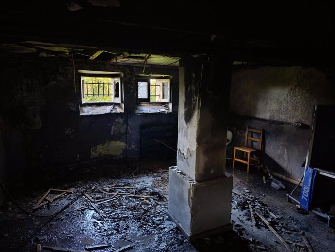 Estado en el que quedó la habitación del inmueble afectado por el fuego.