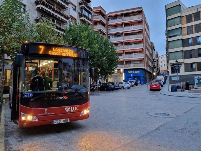 Archivo - Autobuses en Cuenca.