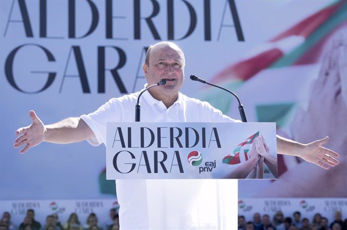 El presidente del PNV, Andoni Ortuzar, durante la celebración del Alderdi Eguna, en las campas de Foronda, a 29 de septiembre de 2024, en Vitoria-Gasteiz, Álava-Araba