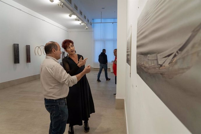 La Vidriera de Camargo inaugura la exposición 'Naturak' de la artista navarra Belén Arévalo