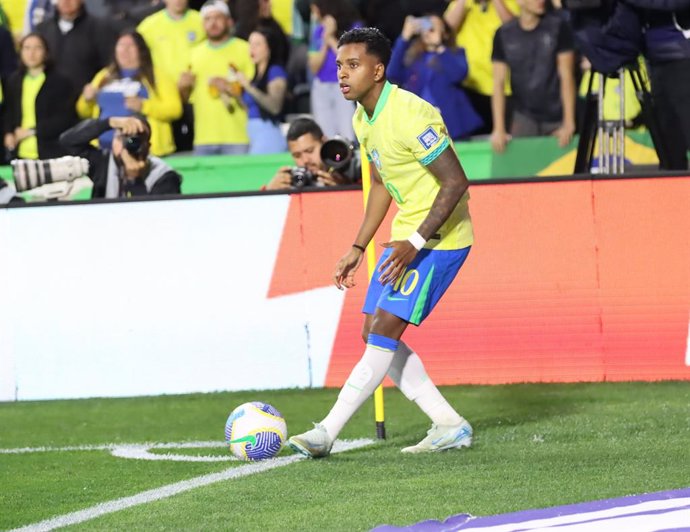 Archivo - 06 September 2024, Brazil, Curitiba: Brazil's Rodrygo in action during the 2026 FIFA World Cup Qualifying match between Brazil and Ecuador at the Couto Pereira Stadium. Photo: Edson De Souza/TheNEWS2 via ZUMA Press Wire/dpa