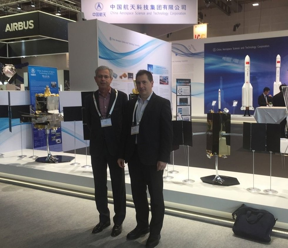 Juan Félix San Juan y Martín Lara Coira, de la UR, participan en Milán en el 75 Congreso Internacional de Astronáutica