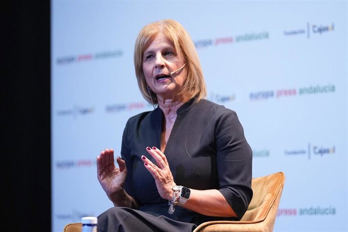 La alcaldesa y presidenta de la Federación Española de Municipios y Provincias (FEMP), María José García-Pelayo, en el encuentro informativo de Europa Press Andalucía. 