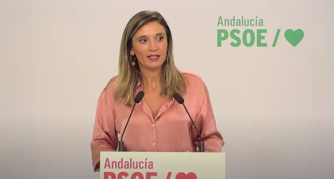 La portavoz del PSOE-A, María Márquez, en rueda de prensa en Sevilla.