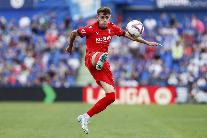 Aimar Oroz of CA Osasuna in action during the Spanish League, LaLiga EA Sports, football match played between Getafe CF and CA Osasuna at Coliseum stadium on October 5, 2024, in Getafe, Madrid, Spain.