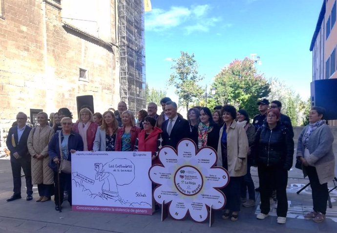 Concentración contra la violencia de género en la Plaza de la Oca de Logroño