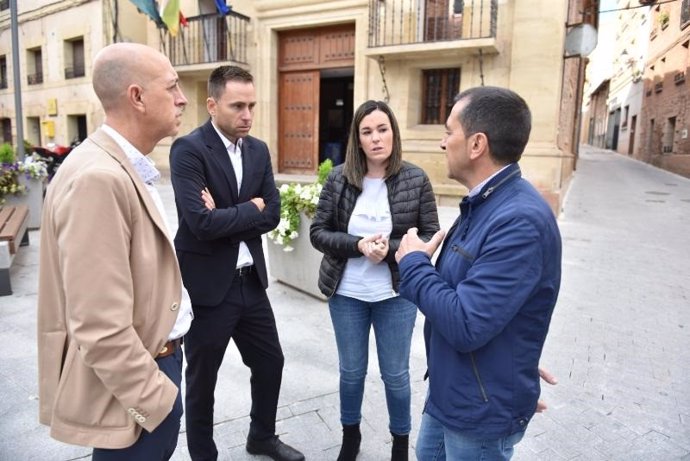 El Gobierno de La Rioja financia la urbanización de la plaza del Ayuntamiento de Baños de Río Tobía