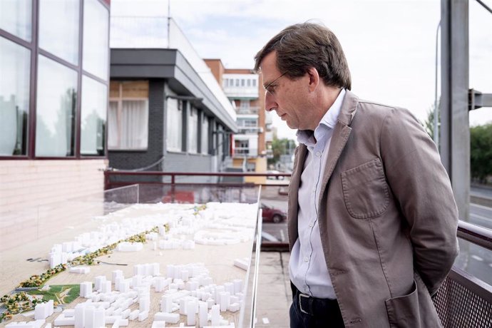 El alcalde de Madrid, José Luis Martínez-Almeida, visita el inicio de las obras de soterramiento de la A-5 y la construcción del futuro Paseo Verde del Suroeste