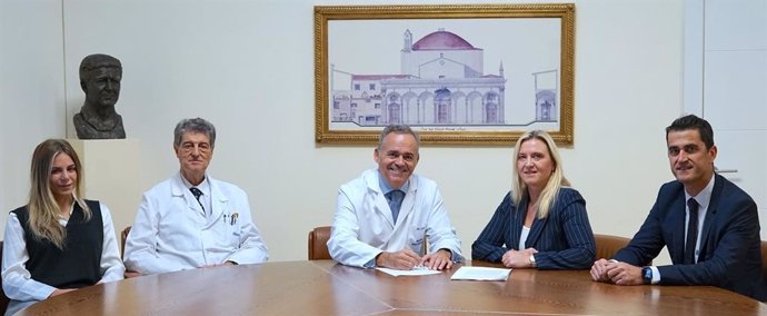 Firma renovación acuerdo entre Hospital Ruber Internacional y Elekta