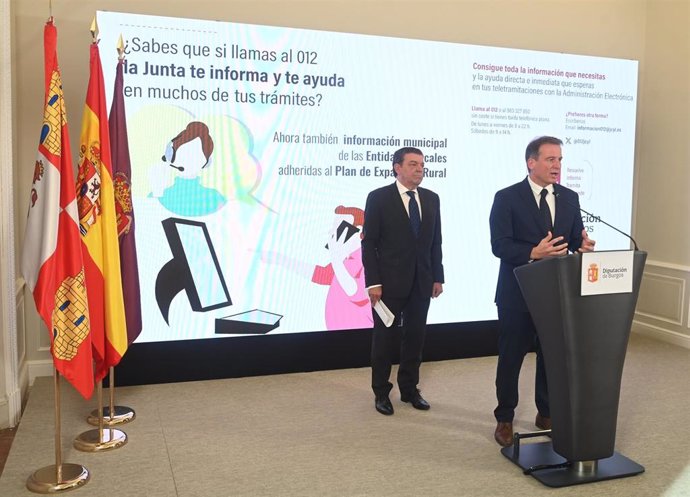 González Gago y Borja Suárez, en un momento de la presentación a los medios de comunicación.