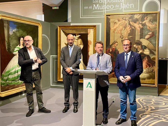 José Ángel Vélez en su intervención durante la visita a las nuevas salas de Bellas Artes del Museo de Jaén