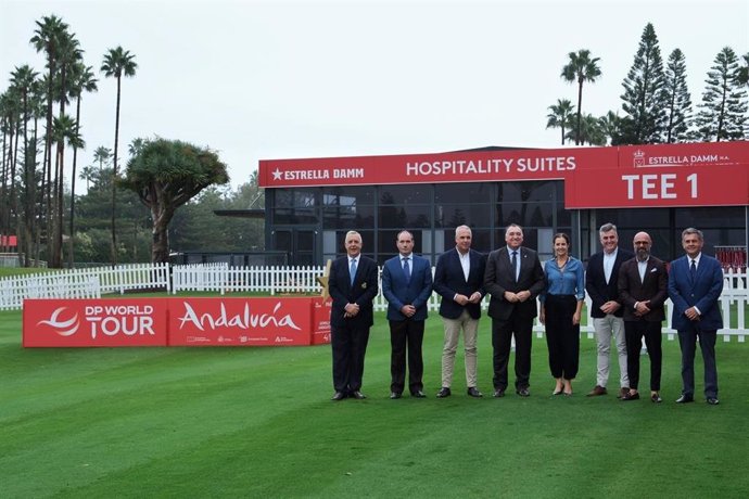 El consejero de Turismo y Andalucía Exterior, Arturo Bernal, en la presentación de las últimas novedades de Estrella Damm N.A. Andalucía Masters 2024