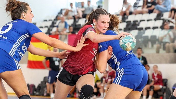 La jugadora de balonmano de la UCLM María Laguna