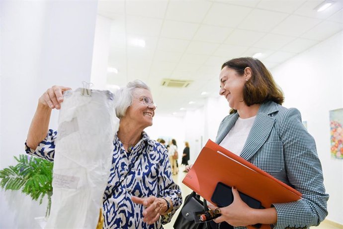 En la muestra se pueden ver 31 piezas artísticas de la artista Regina Staudt y 18 obras de Gertie Harking. La exposición permanecerá abierta hasta el 28 de octubre.