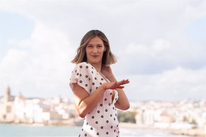 La directora y actriz Destry Allyn Spielberg posa durante el photocall de la película ‘Please don’t feed the children’, en la 57ª edición del Festival de Sitges, a 11 de octubre de 2024, en Sitges