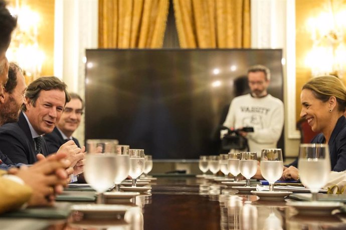 La presidenta de la Diputación de Cádiz, Almudena Martínez ha recibido al nuevo presidente del Clúster Marítimo Español, Javier Garat, en la Diputación de Cádiz, a 11 de octubre de 2024 en Cádiz (Andalucía, España).