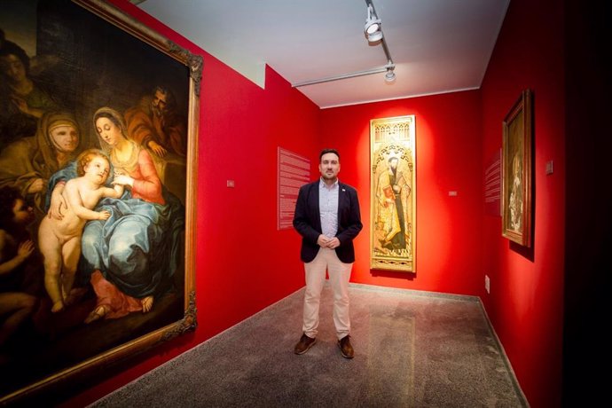 Rivas, en la sala de arte religioso inaugurada en el Museo de Alcalá.