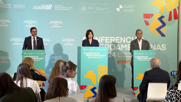 La ministra de Ciencia, Innovación y Universidades, Diana Morant, el secretario de Educación Superior, Ciencia de Ecuador, César Augusto Vásquez; y secretario General Iberoamericano, Andrés Allamand, tras Conferencia Iberoamericana de Educación Superior