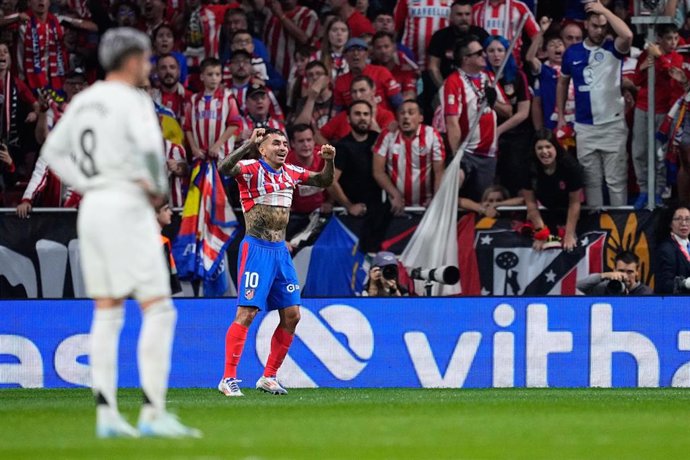 Ángel Correa celebra su gol en el derbi madrileño