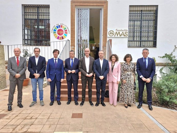 Foto de grupo de ponentes del primer foro "Luces largas"