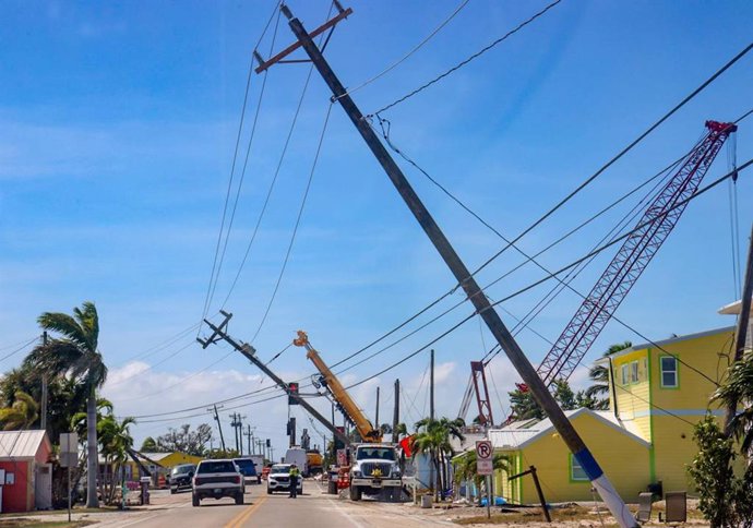 10 October 2024, US, Matlacha: Vehicles navigate the damage as access to Matlacha, is reduced to a one-lane bridge. About 12 hours after Milton blew though, power lines were down, homes were damaged and residents were trying to remove debris on 10 October