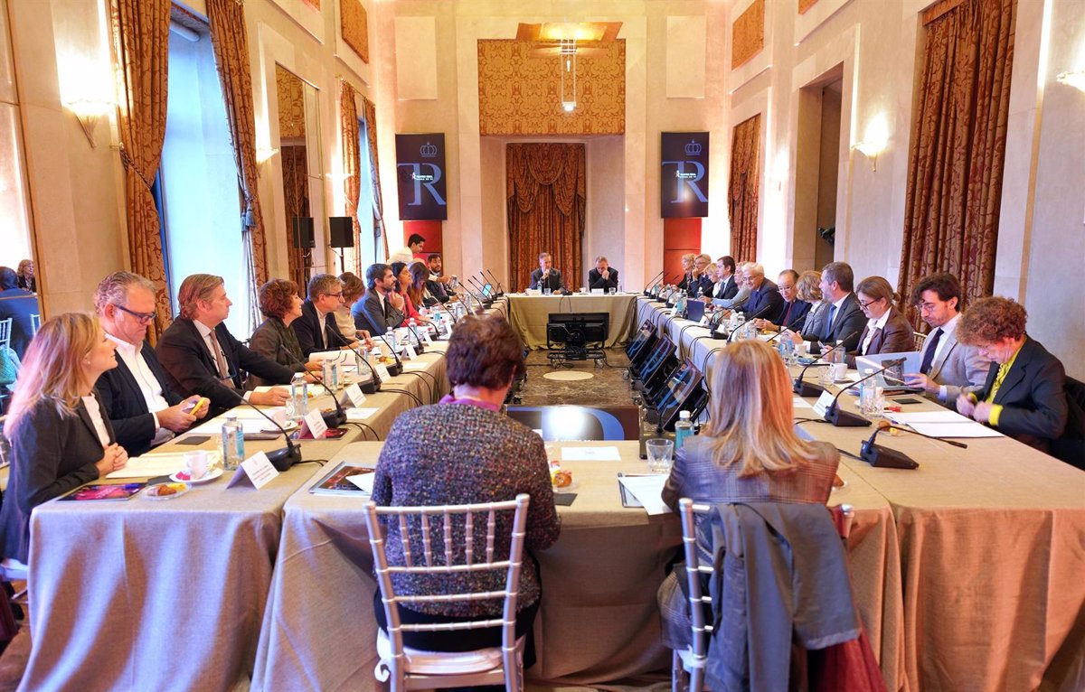 Urtasun chairs for the first time the meeting of the Board of Trustees of the Teatro Real on the 27th anniversary of its reopening