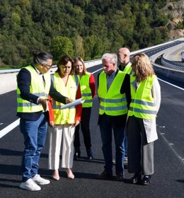 La consellera Paneque visita las obras en el viaducto de Osormort (Barcelona)