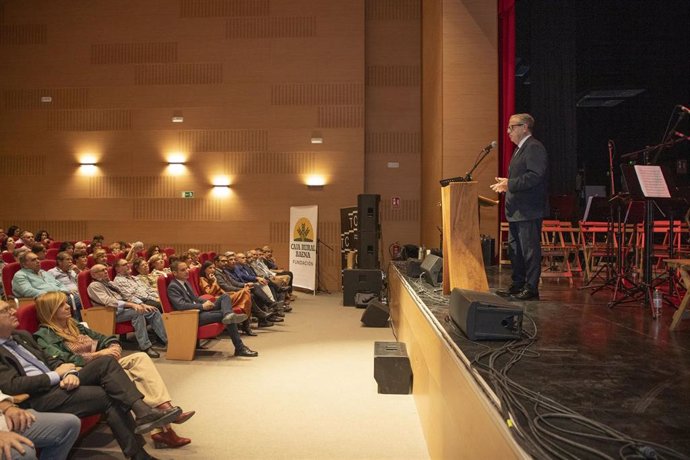 El presidente de la Diputación de Córdoba, Salvador Fuentes, durante su intervención en la inauguración de Ars Olea.