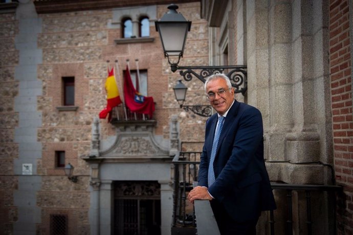 El portavoz del Grupo Municipal Popular, Carlos Izquierdo, en la Casa de la Villa antes de realizar una entrevista con Europa Press.