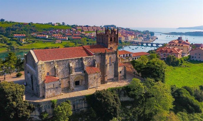 Archivo - Castillo de San Vicente de la Barquera.-ARCHIVO