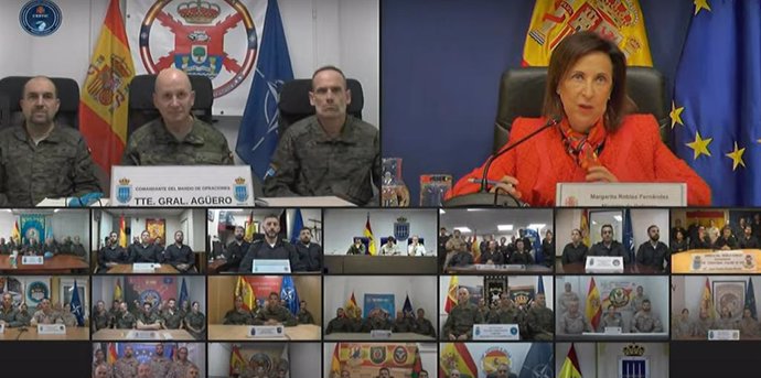 La ministra de Defenda, Margarita Robles, agradece a las tropas españolas su "compromiso por la paz" y desea que el Líbano recupere "pronto la normalidad"