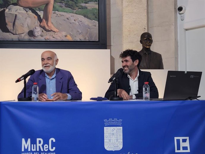El catedrático de Historia del Arte y director de este ciclo de conferencias, Javier Pérez, junto al ponente David Rodríguez.