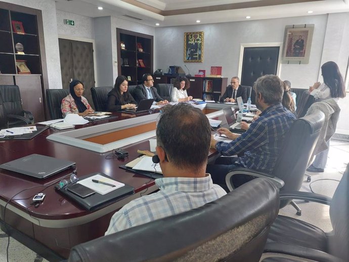 El coordinador de Fondos Europeos de la Consejería de Inclusión Social, Santiago Reyes, junto a la directora de la Eracis, Montserrat Rosa, en su visita a Marruecos.