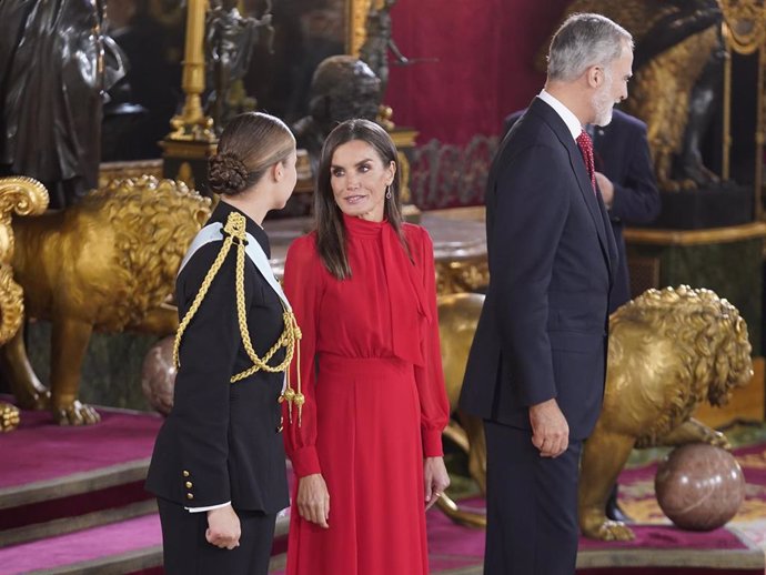 (I-D) La Princesa Leonor, La Reina Letizia Y El Rey Felipe VI Durante La Recepción Con Motivo Del Día De La Fiesta Nacional, En El Palacio Real, A 12 De Octubre De 2024, En Madrid (España).