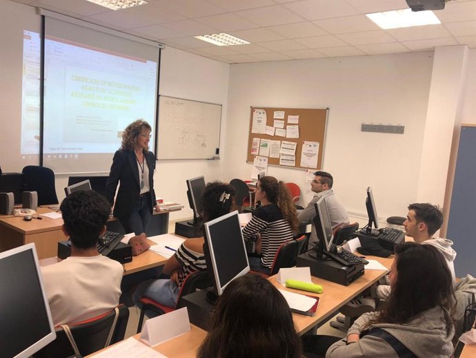 Archivo - Imagen de archivo de una escuela taller impartido en la provincia de Jaén.